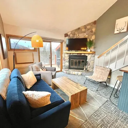 Ski In Ski Out Top Floor Condo With Pools, Hot Tub And More